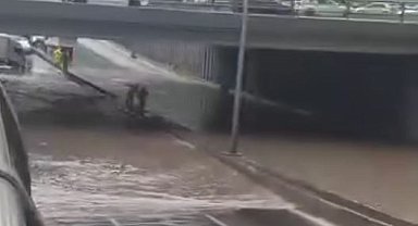 Ankara'da sağanak; alt geçit ve caddeler suyla doldu
