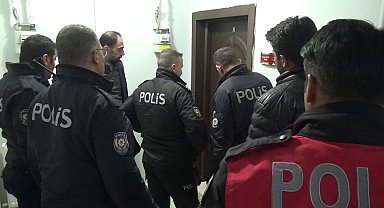 Anneannesini bıçakla yaralayıp rehin aldı, teyzesi güçlükle ikna etti