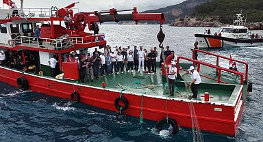 Antalya'da deniz dibinden 500 metre uzunluğunda hayalet ağ çıkarıldı