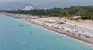 Antalya'da turizm sezonu açıldı; plajda 1 günün maliyeti 1500 TL