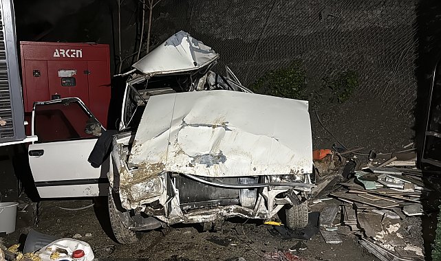 Apartmanın bahçesine düşen otomobilden atlayarak kurtuldular