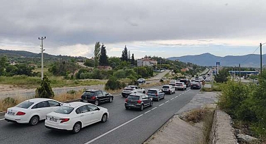 Araç kuyruğu 22 kilometreye ulaştı