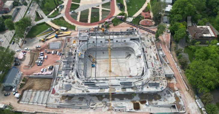 Atatürk Spor Salonu hızla yükseliyor