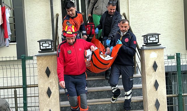 Avcılar'da haber alınamayan 89 yaşındaki kadına kapı kırılarak ulaşıldı