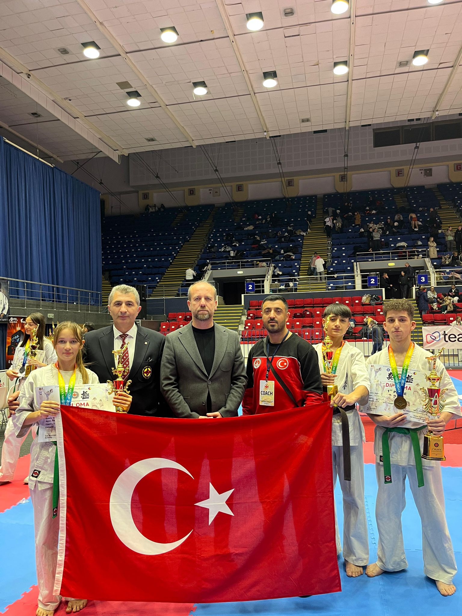 Avrupa’da yıldırım rüzgarı