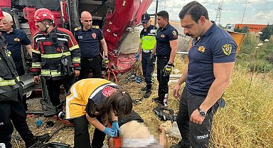 Aydın'da devrilen kamyonun şoförü öldü