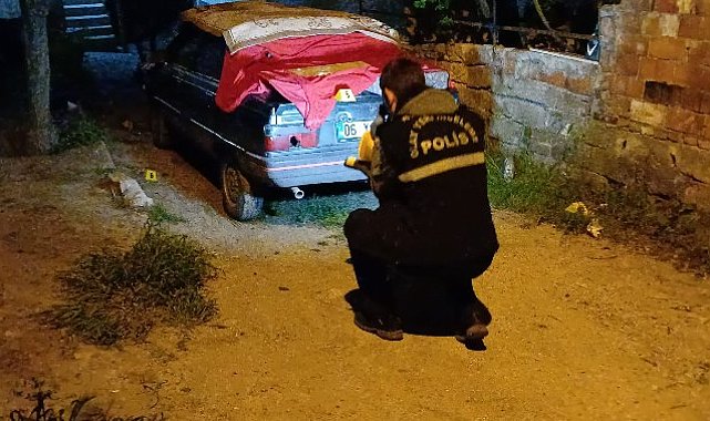 Babasının evinin önünde tüfekle atıp açtı