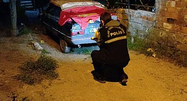Babasının evinin önünde tüfekle atıp açtı