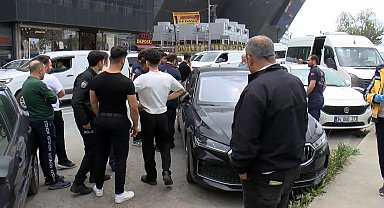 Bağcılar'da otomobil bagajında ceset bulundu