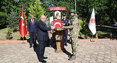 Bakan Güler, Yunanistan sınırında Mehmetçikle bayramlaştı