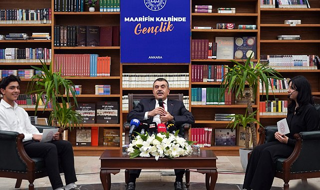 Bakan Tekin, 'Maarifin Kalbinde Gençlik' programında öğrencilerle buluştu