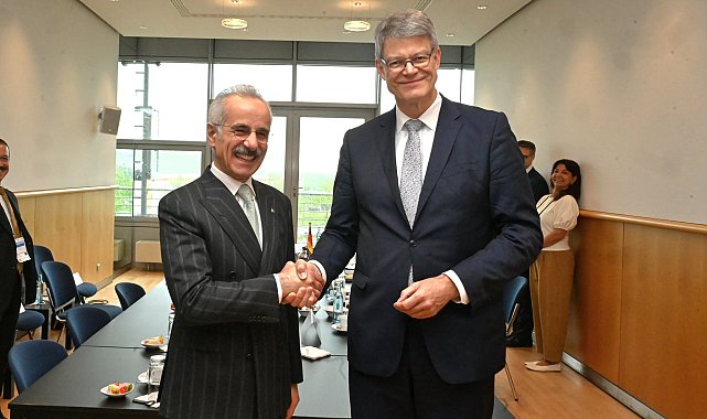 Bakan Uraloğlu, Alman mevkidaşı Schnieder ile bir araya geldi