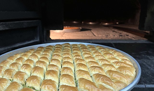Baklava ustaları 24 saat bayram mesaisinde