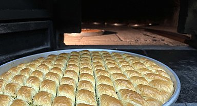 Baklava ustaları 24 saat bayram mesaisinde