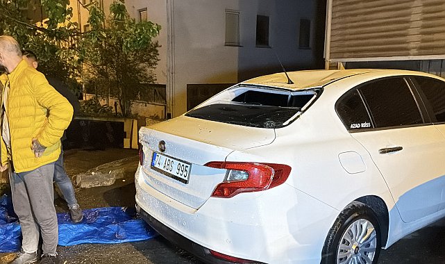 Bartın'da şiddetli rüzgar çatıyı uçurdu