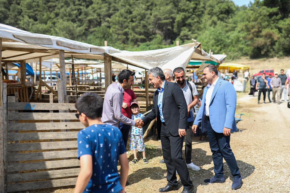 Başkan Deviren Kurban Pazarı'nı Ziyaret Etti