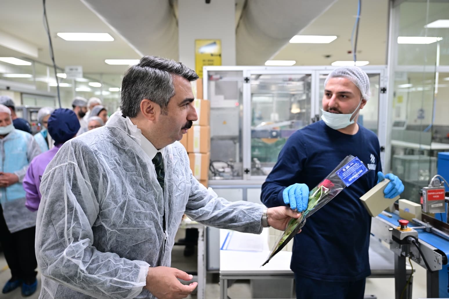 Başkan yılmaz’dan emekçilere 1 mayıs ziyareti