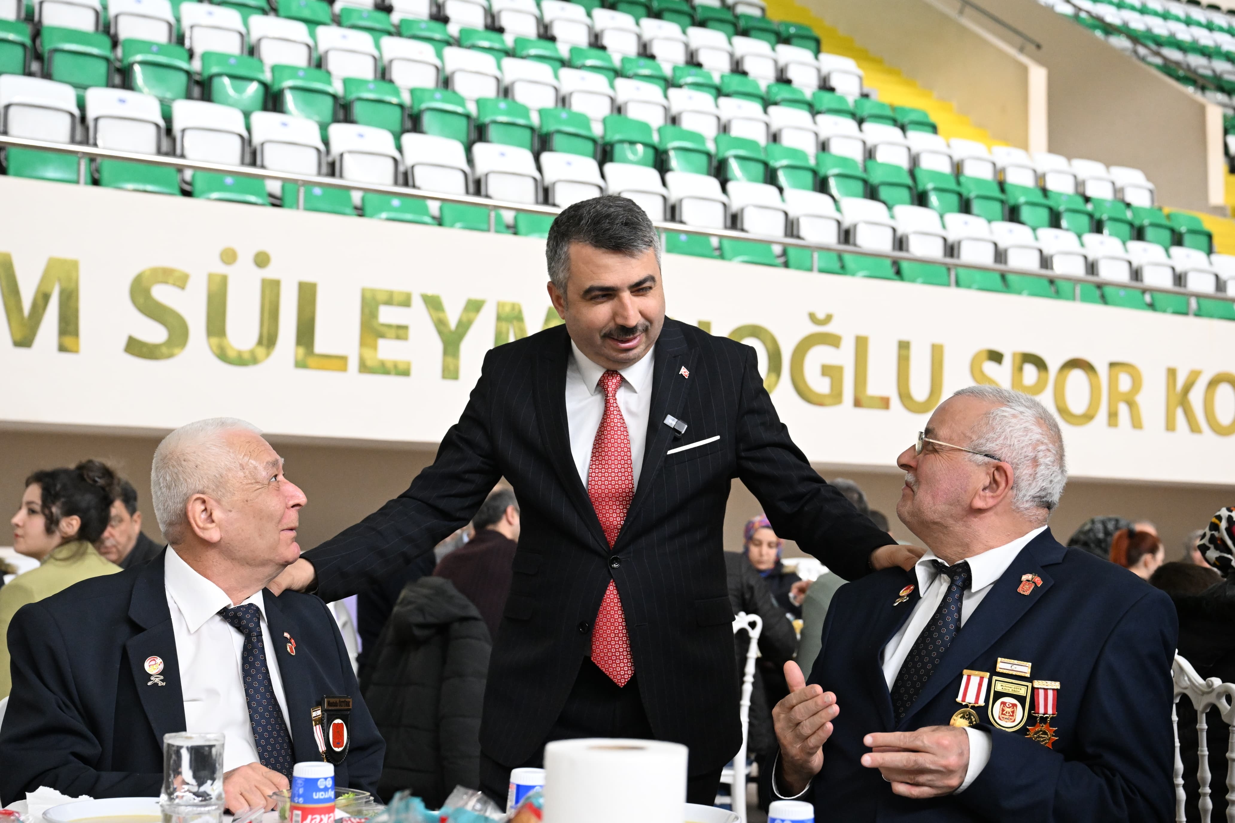 Başkan yılmaz şehit aileleri ve gazilerle iftarda ...