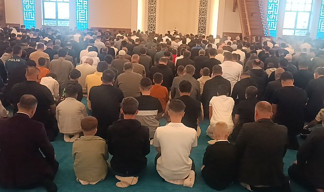 Batman'da, bayram namazında camiler doldu