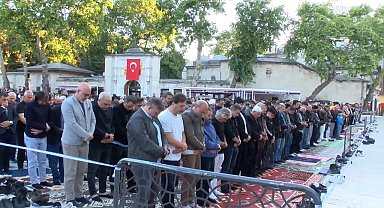 Bayram namazını Eyüpsultan Camii'nde kıldılar