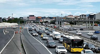 Bayram tatilinin son gününde Çamlıca gişelerinde dönüş yoğunluğu - 1 Dron görüntüsüyle