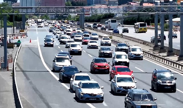 Bayramın son gününde Çamlıca gişelerindeki yoğunluk havadan görüntülendi - 2 la