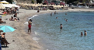 Bodrum'da bayram tatilinde sahillerde yoğunluk