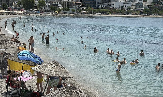 Bodrum'da bayramın ikinci gününde sahillerde yoğunluk sürüyor