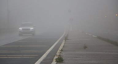 Bolu Dağı'nda hafif yağmur ve sis etkili oldu