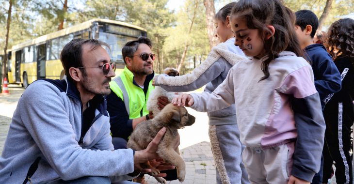 Bursa'da çocuklar patili dostlarla buluştu