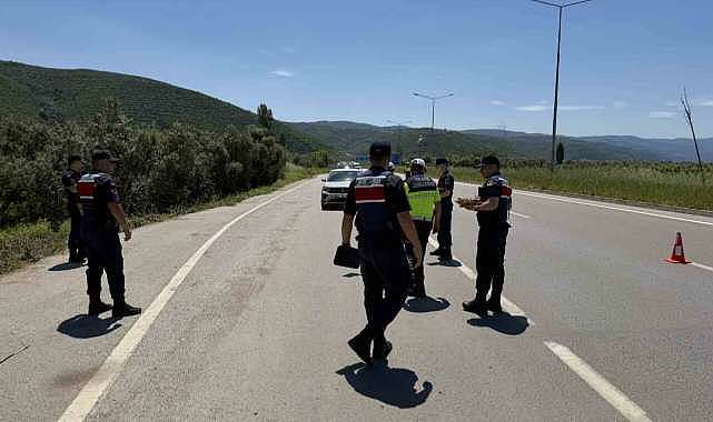 Bursa’da jandarmadan ceza yerine çikolata