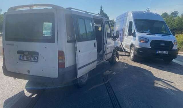 Bursa’da minibüsler çarpıştı!