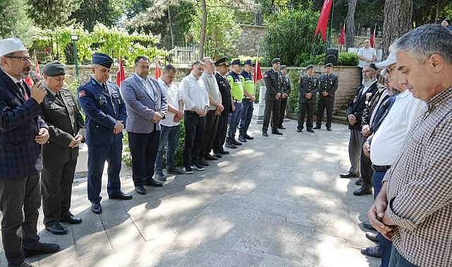 Bursa’da şehitlikte hüzünlü bayram
