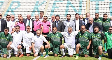 Bursa futbolunun eski yıldızları yeniden yeşil sahada