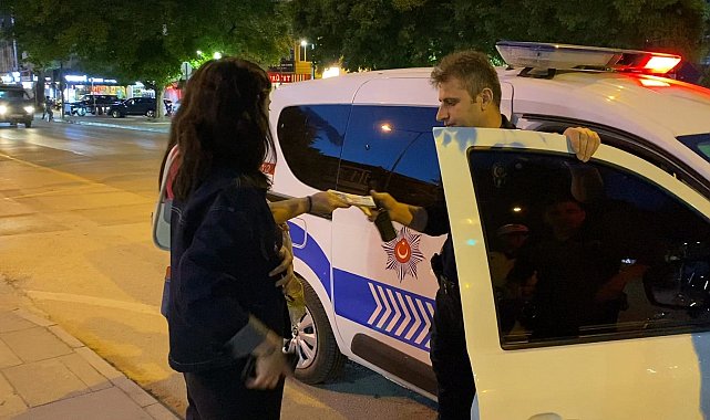 Bursa'da ATM'de unutulan 10 bin TL'yi polise teslim etti