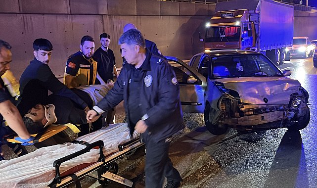 Bursa'da bariyerlere çarpan otomobilin sürücüsü yaralandı