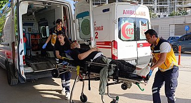 Bursa'da devrilen makinenin altında kalan işçi yaralandı