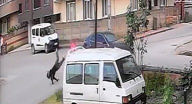 Bursa'da motosiklet ile otomobilin çarpıştığı kaza kamerada