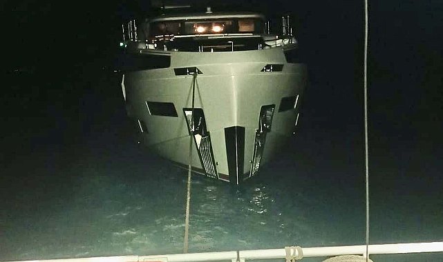 Çanakkale Boğazı'nda sürüklenen tekne kurtarıldı