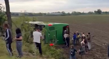 Çanakkale'de otobüs devrildi; yaralılar var