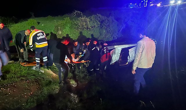 Cenazeye gidenlerin bulunduğu otomobil, şarampole yuvarlandı; 4 yaralı