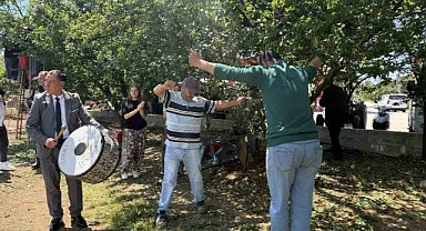 Çiftçi sevinçten oynadı