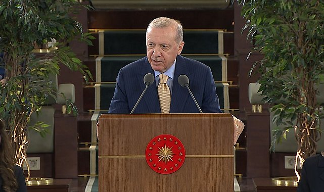 Cumhurbaşkanı Erdoğan: Gençlerimizle kol kola, omuz omuza yürümeyi sürdüreceğiz