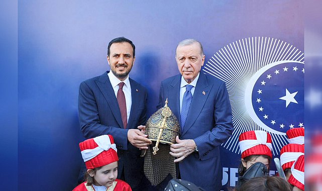 Cumhurbaşkanı Erdoğan'a özel hazırlanan miğfer hediye edildi