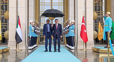 Cumhurbaşkanı Yardımcısı Yılmaz, Sudan Başbakanı İdris ile görüştü