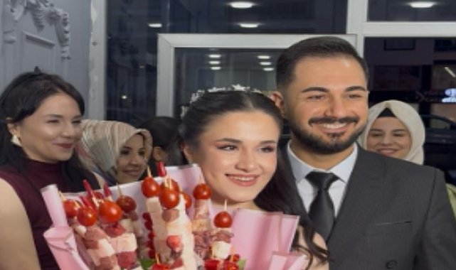 Kız istemeye kebap buketiyle gitti