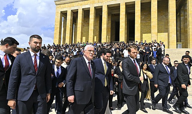 Dervişoğlu, gençlerle Anıtkabir'i ziyaret etti