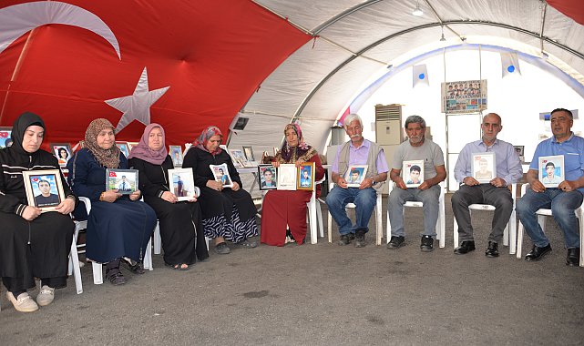 Diyarbakır'da evlat nöbetini sürdüren aileler, 14'üncü bayrama da buruk girdi