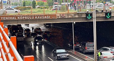 Diyarbakır'da sağanak; yollar göle döndü, iş yerlerini su bastı