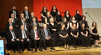 Doktor, hemşire ve hastane çalışanlarından Türk halk müziği konseri